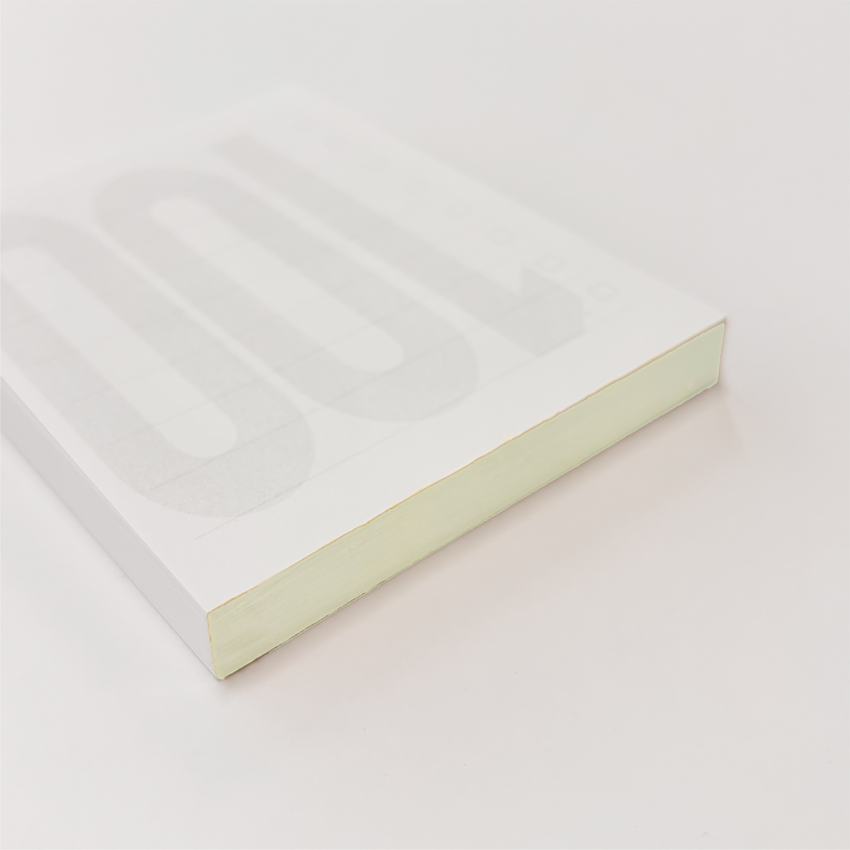 背の色 パステルイエロー